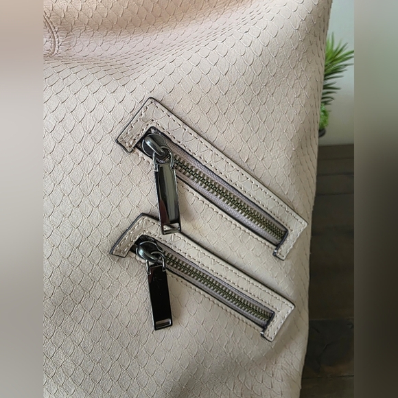 Rebecca Minkoff NWOT Blush/Pale Pink Scale Textured Leather Hobo/Crossbody - Picture 8 of 15